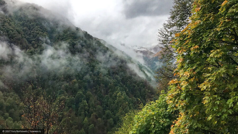 Вид с одной из смотровых площадок на перевале Абано.