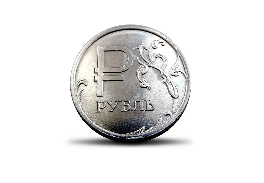 В среднем 23 рубля. Монеты рубли. Монета рубль значок. Монета с символом рубля. Рубли на белом фоне.