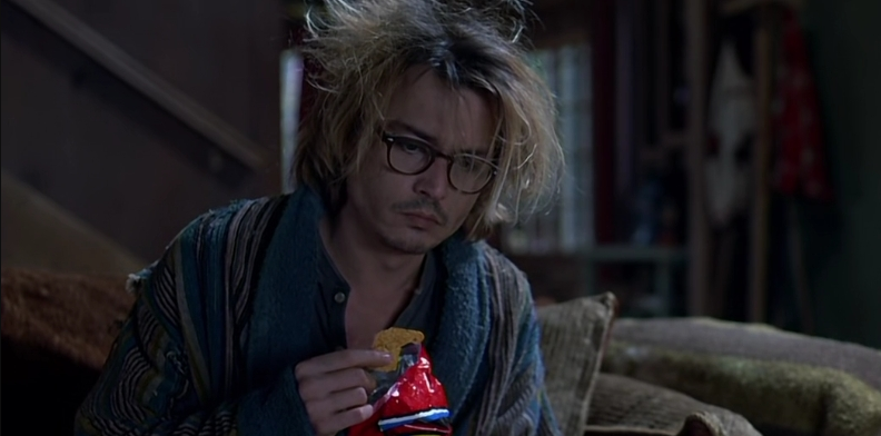 Скриншот из фильма "Тайное окно" 2004 года, в главной роли Джонни Депп.