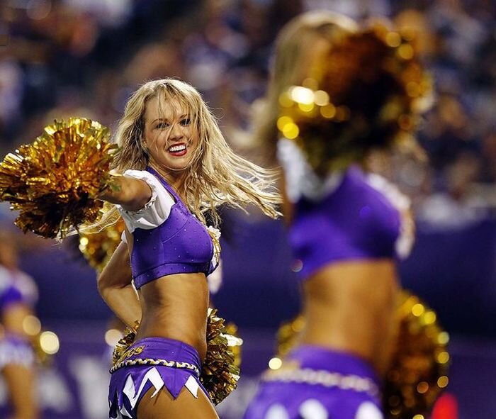 Предлагаю вам посмотреть на подборку красивых девушекиз групп поддержки спортивных команд, которые всегда сопровождают своиспортивные клубы во время поездок на выступления.
Черлидеры «Миннесота Вайкингс». 

