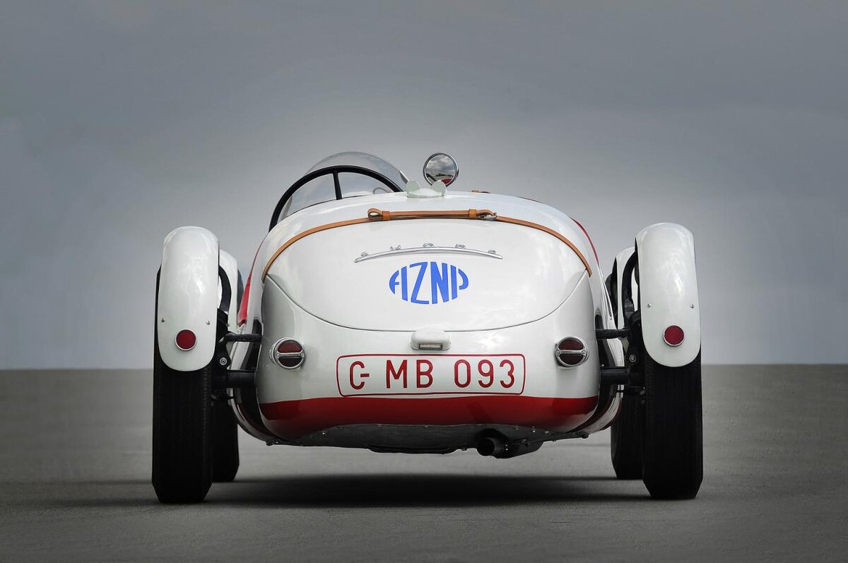 Фото: http://auto-wagen.ru/images/11_2014/S_996_Supersport/1950_Skoda_996_Supersport_4.jpg