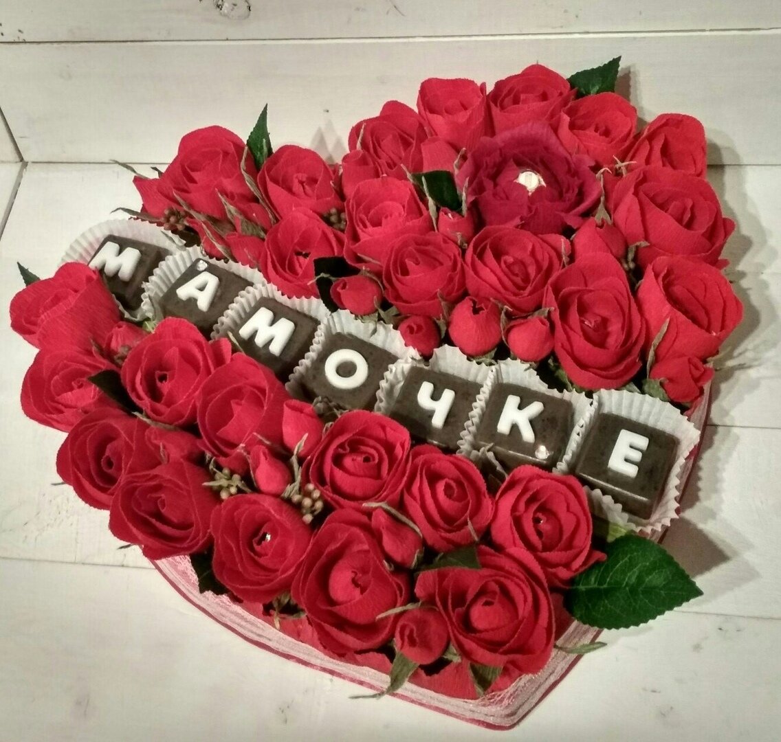 Да-да, внутри каждой розы шоколадная конфета:)