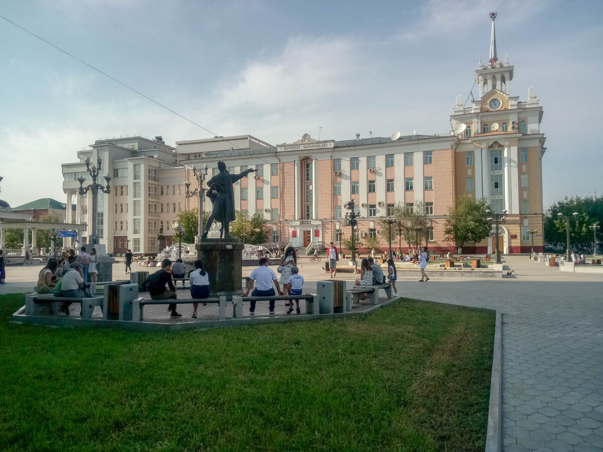 Театральная площадь