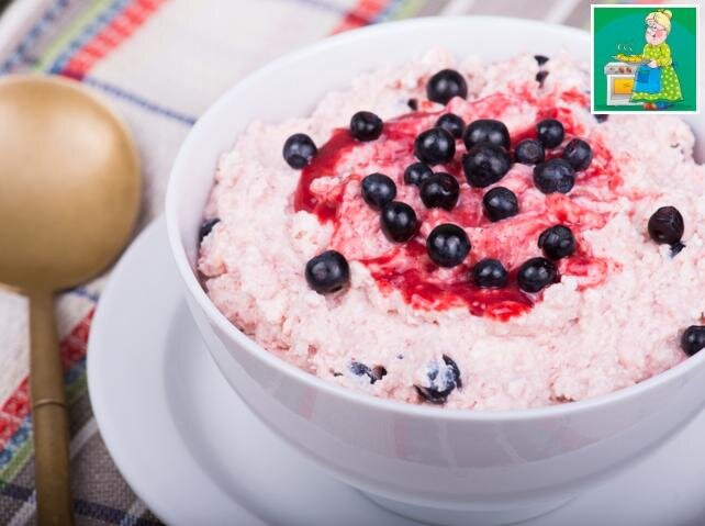Бабушкина кухнЯ: рецепт творога с орехами и ягодами