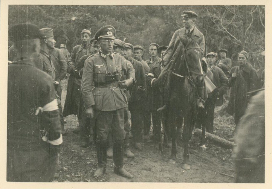 Деревня предателей. Рона Локотская Республика. 1942 Белоруссия полицаи.