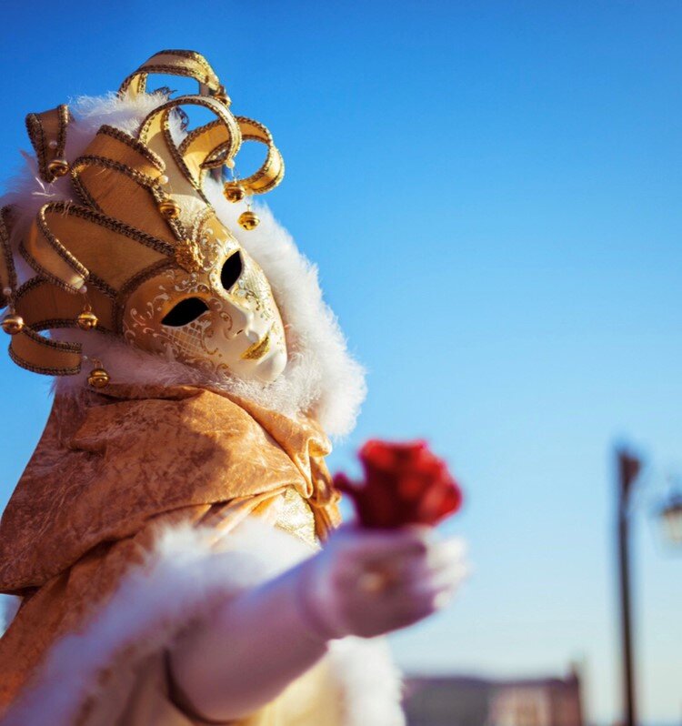 кто на самом деле под маской?