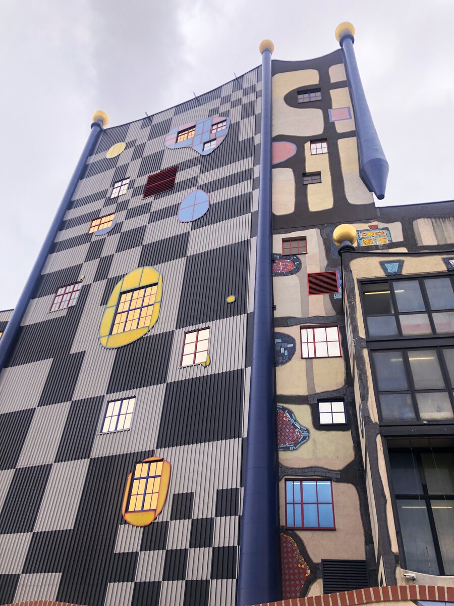 Стены завода 