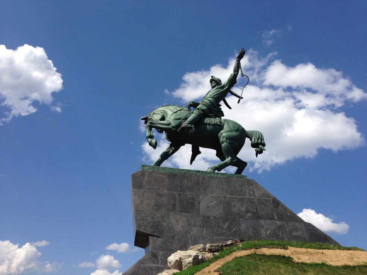 Салават Юлаев памятник в Уфе. Памятник Салавату Юлаеву. Памятник Салавату Юлаеву 2022. Памятник Салавату Юлаеву на башкирском языке.