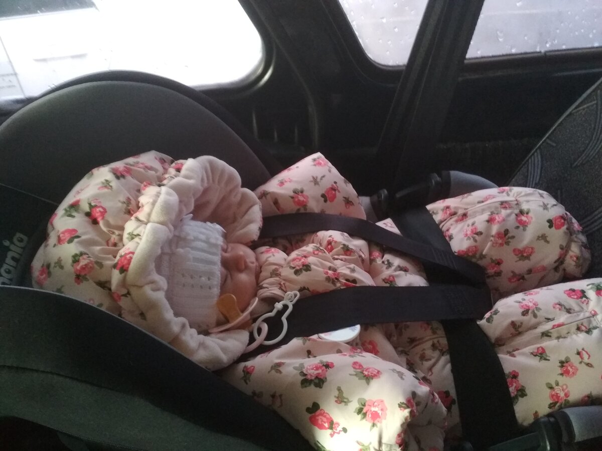 Как перевозить новорожденного в машине из роддома