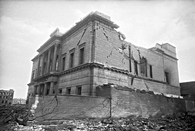 Банк Тейкоку (Хиросима, Япония) — 360 метров от эпицентра атомного взрыва.