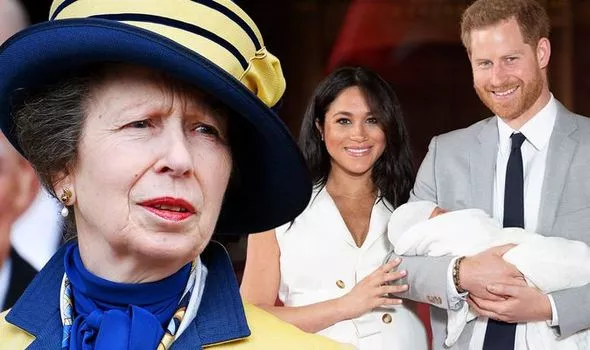 Королевские обиды. Том хиддлстон пустая корона. Бейонсе императрица. Королевские обиды. Королевские обиды.