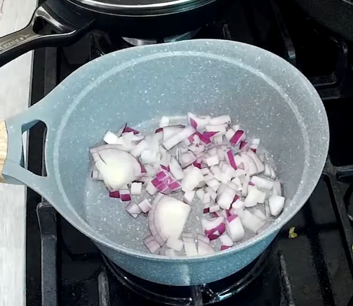 Нарезанный лук ждет своего часа