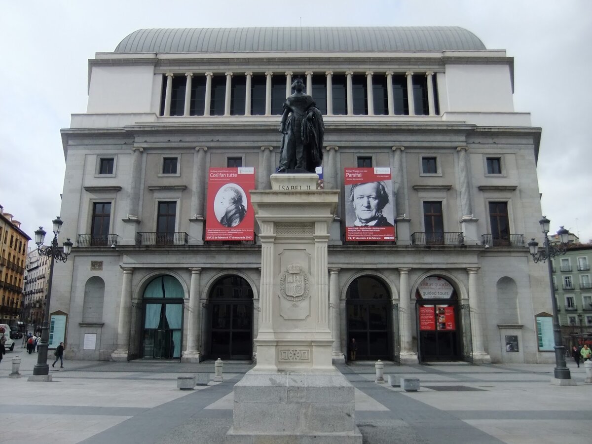 Площадь Изабель II в Мадриде Plaza Isabel II, Королевская Опера Teatro Real.