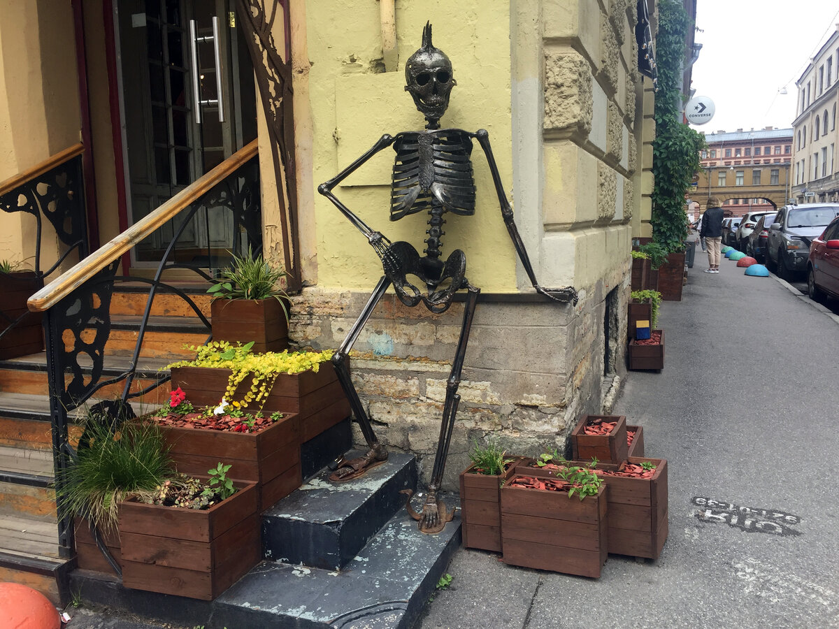 Скелет Людвиг в Банковском переулке