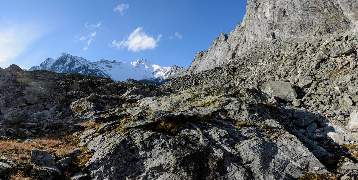 2.Гора Мунку-Сардык (вечно белая), думаю не трудно догадаться, почему такое название