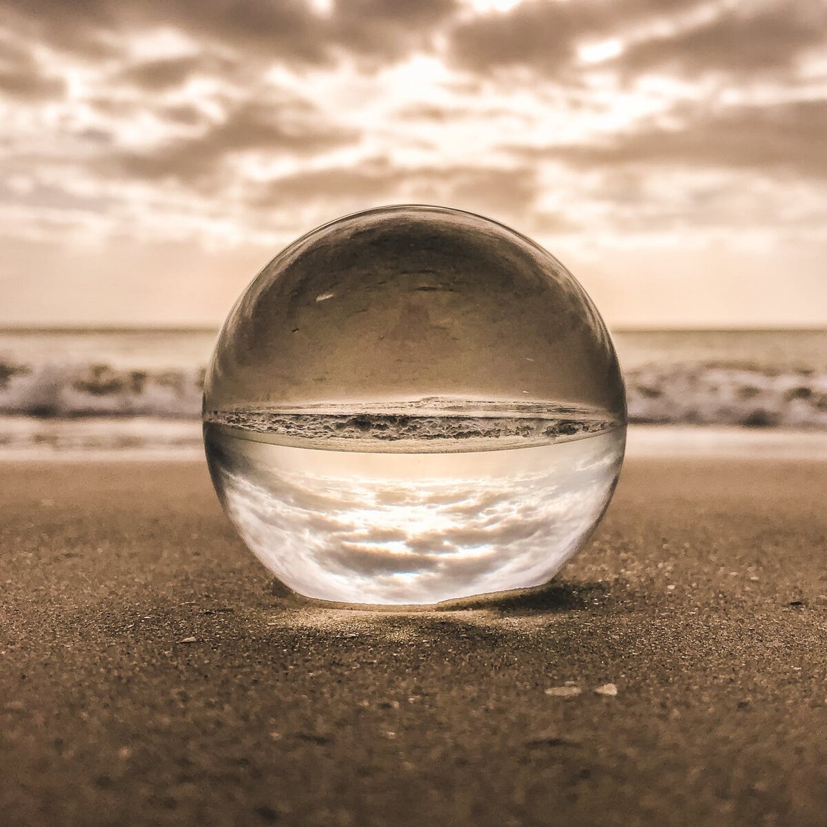 https://images.pexels.com/photos/831889/pexels-photo-831889.jpeg?cs=srgb&dl=beach-clouds-glass-831889.jpg&fm=jpg