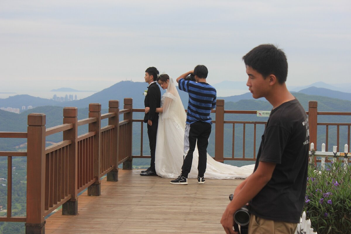 Рекурсия. Я фотографирую, как фотограф фотографирует. Другой фотограф стоит