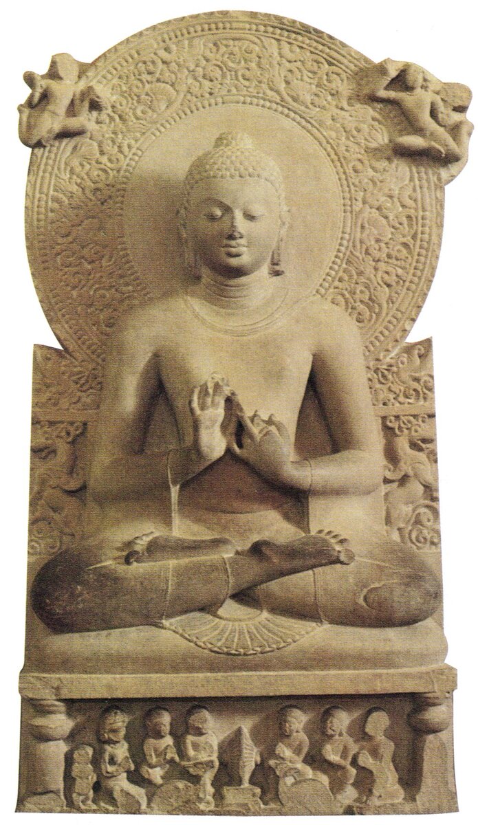 Будда читает первую проповедь в Сарнатхе. Период Гупта. Сарнатх, Уттар-Прадеш, Индия, 5 век. Песчаник, высота 1,6 м. Археологический музей, Сарнатх