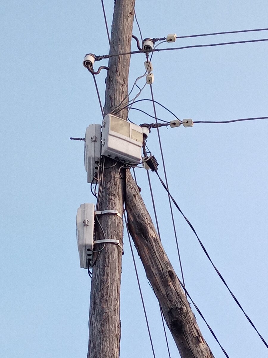 рим 0. приборы учета на опоре. се 308 счетчик на опоре. прибор учёта электроэнергии на столбах с208. приборы учета на опоре.