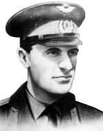 ГАДЖИ ОСМАНОВИЧ БУГАНОВ
Родился в 1917 г. в ауле Канар Лакского района. Лакец.
До призыва в Советскую Армию в 1939 году был педагогом.
Член КПСС с 1940 года. В дни Великой Отечественной войны командовал батальоном. Батальон под его командованием успешно форсировал глубокую и быструю реку Тиссу.
Указом Президиума Верховного Совета СССР
24 марта 1945 года присвоено звание Героя Советского Союза.