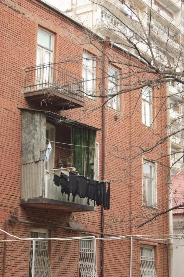 Гардеробная капсула грузина: и в пир, и в мир...