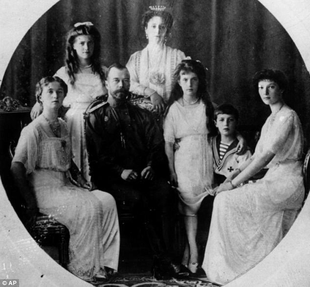 Одной из самых больших загадок в истории остаётся "пропавшее" золото последнего царя Российской Империи. Полагают, что оно было спрятано или потеряно в Сибири. На сегодняшний день его стоимость могла бы превышать 61 млрд. долларов.