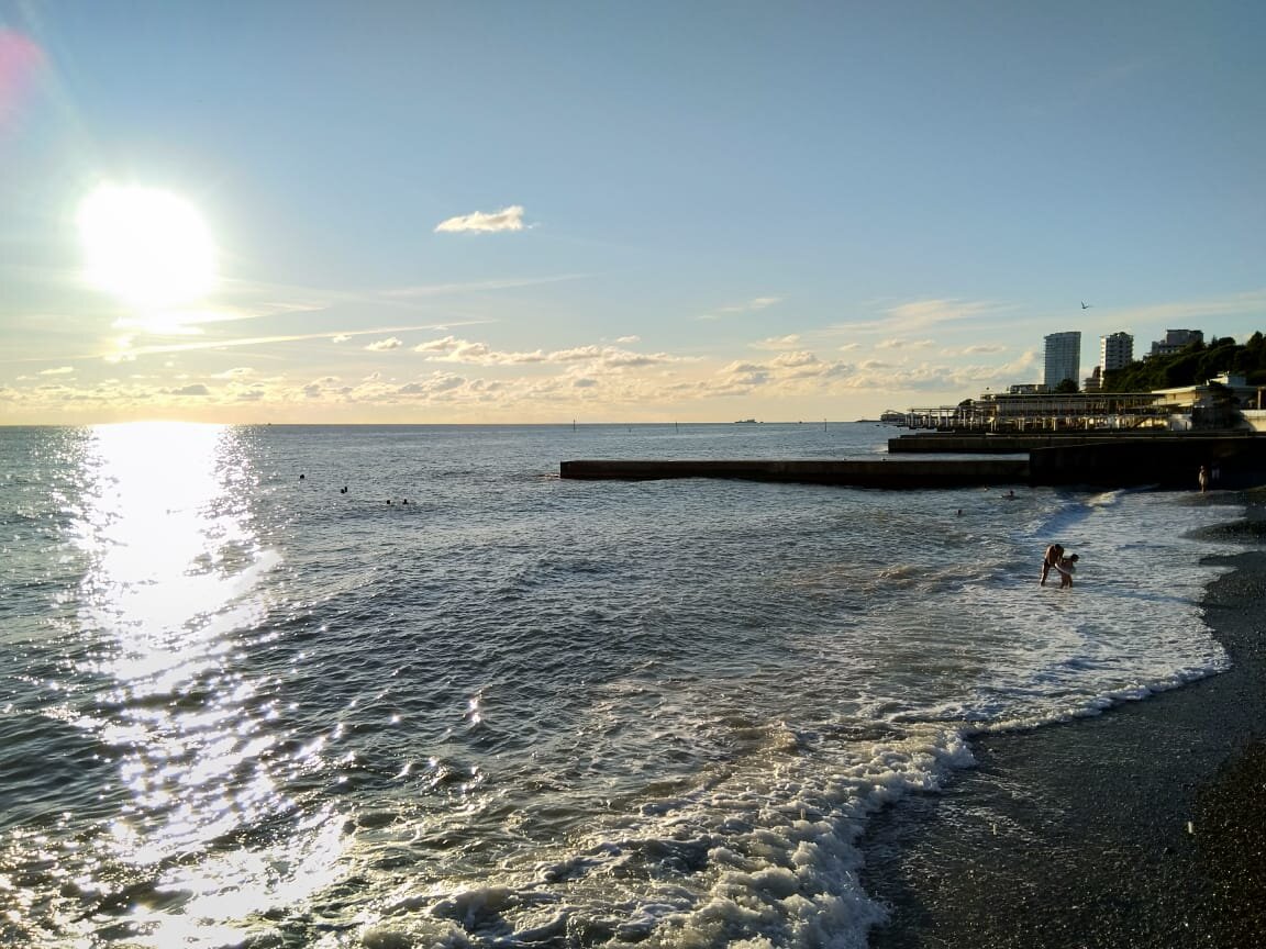 Купаются ли в октябре Сочи море. Купаются ли в Калининграде на море. Купаются ли в Баку в октябре.