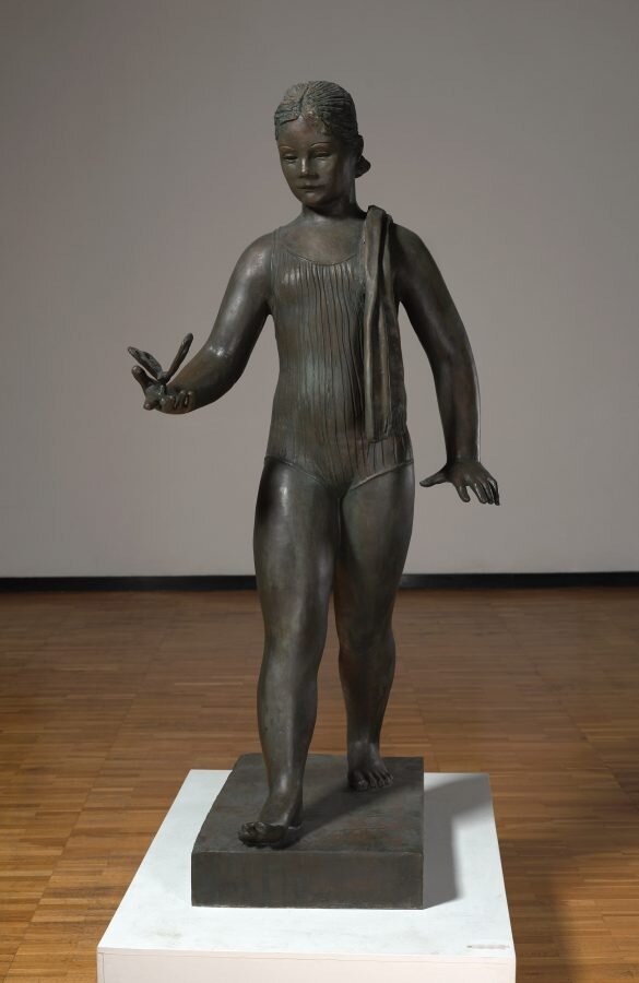С.Д. Лебедева «Девочка с бабочкой», 1936. Бронза. В 1968 из бронзолитейных мастерских © Государственная Третьяковская галерея