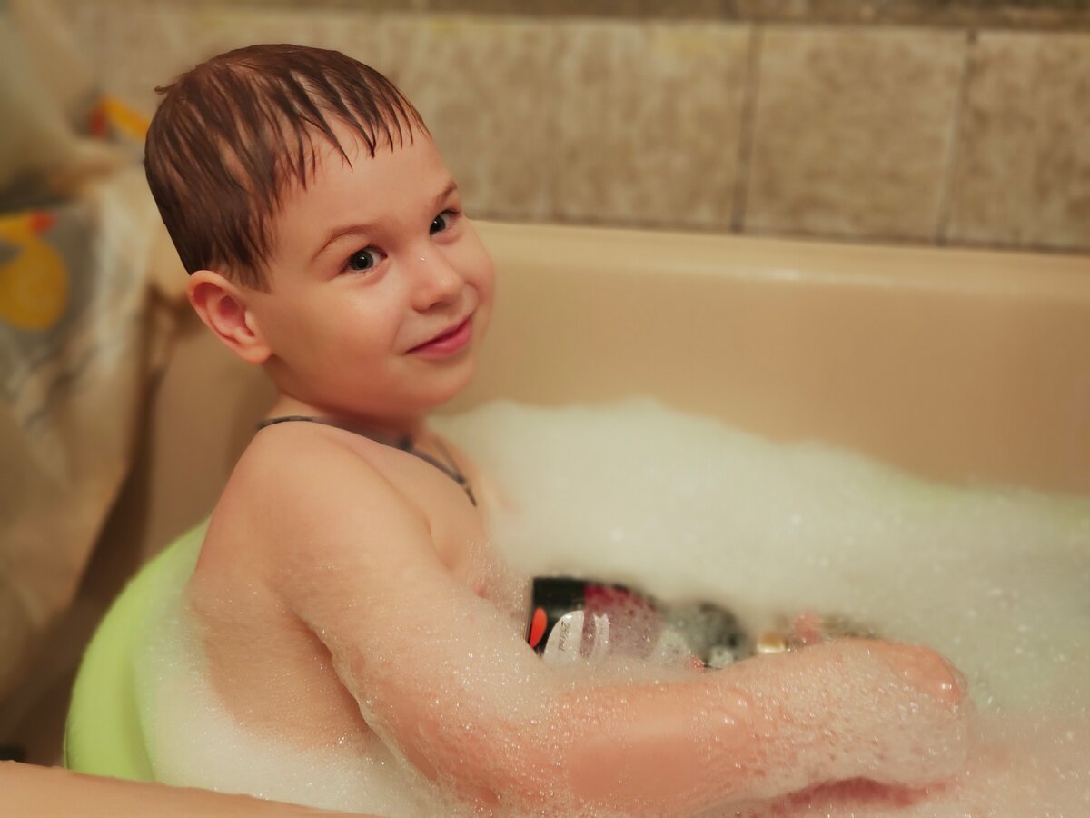 Мой ребёнок обожает купаться в пене