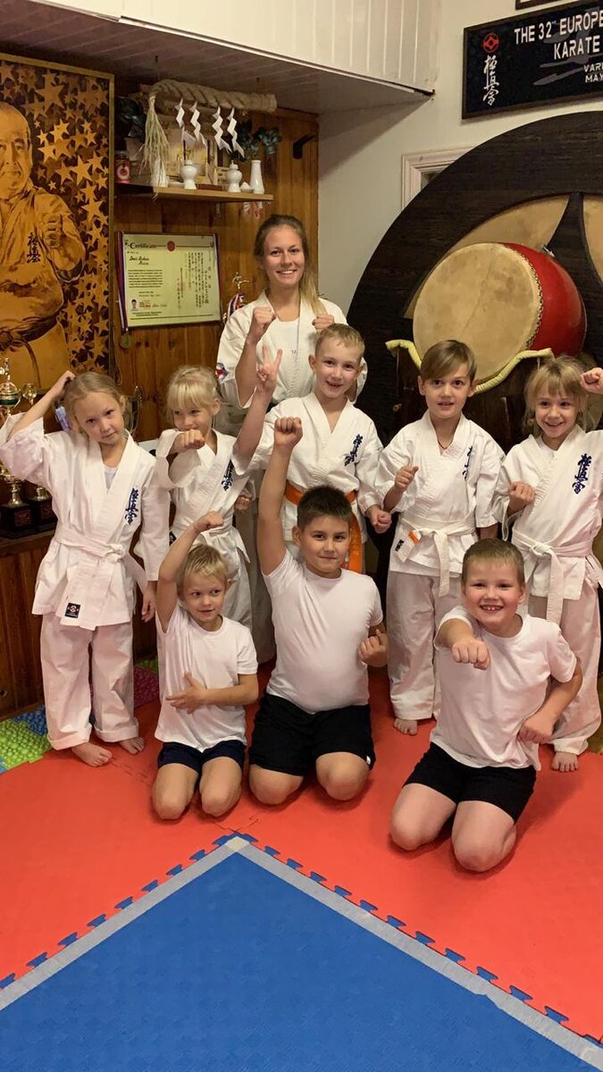 Иногда сенсей просит меня подменять его на тренировках 