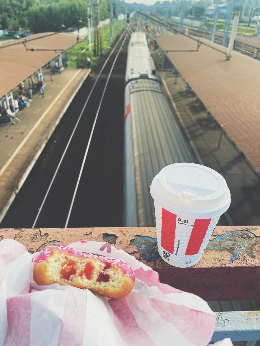 Во время ожидания сестры подруги