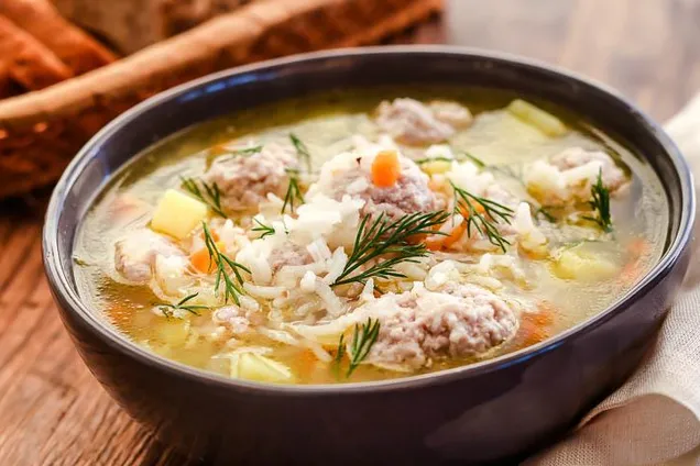 Рисовый суп с фрикадельками 