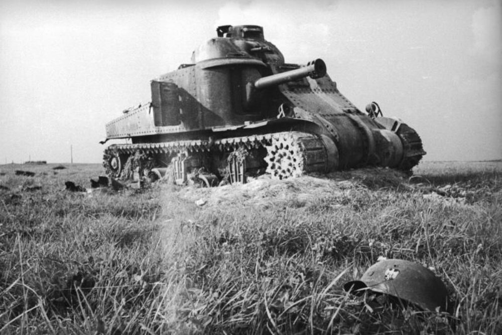 М3 37. M3 Lee танк. M3 Lee USSR. Подбитые танки м3 Lee. M3 Lee РККА.