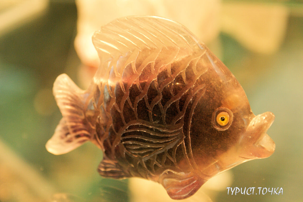 Рыбка из флюорита