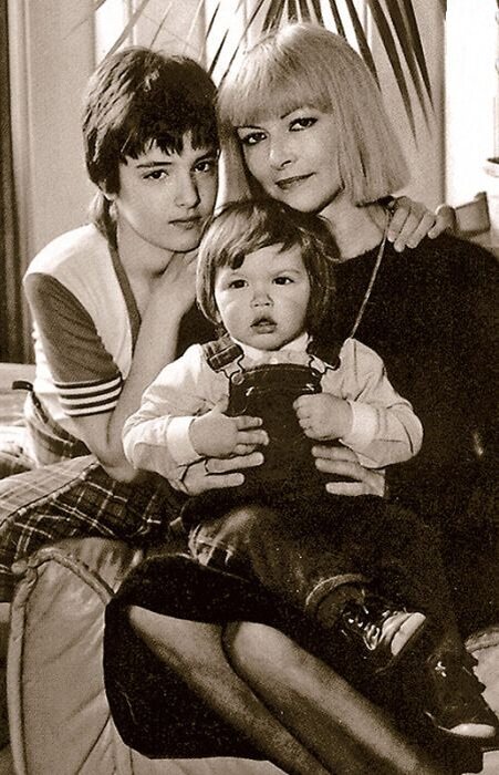 Бася брыльска. Барбара космаль дочь барбары. Барбара брыльска дети. Барбара космаль. Дочь барбары брыльска барбары.