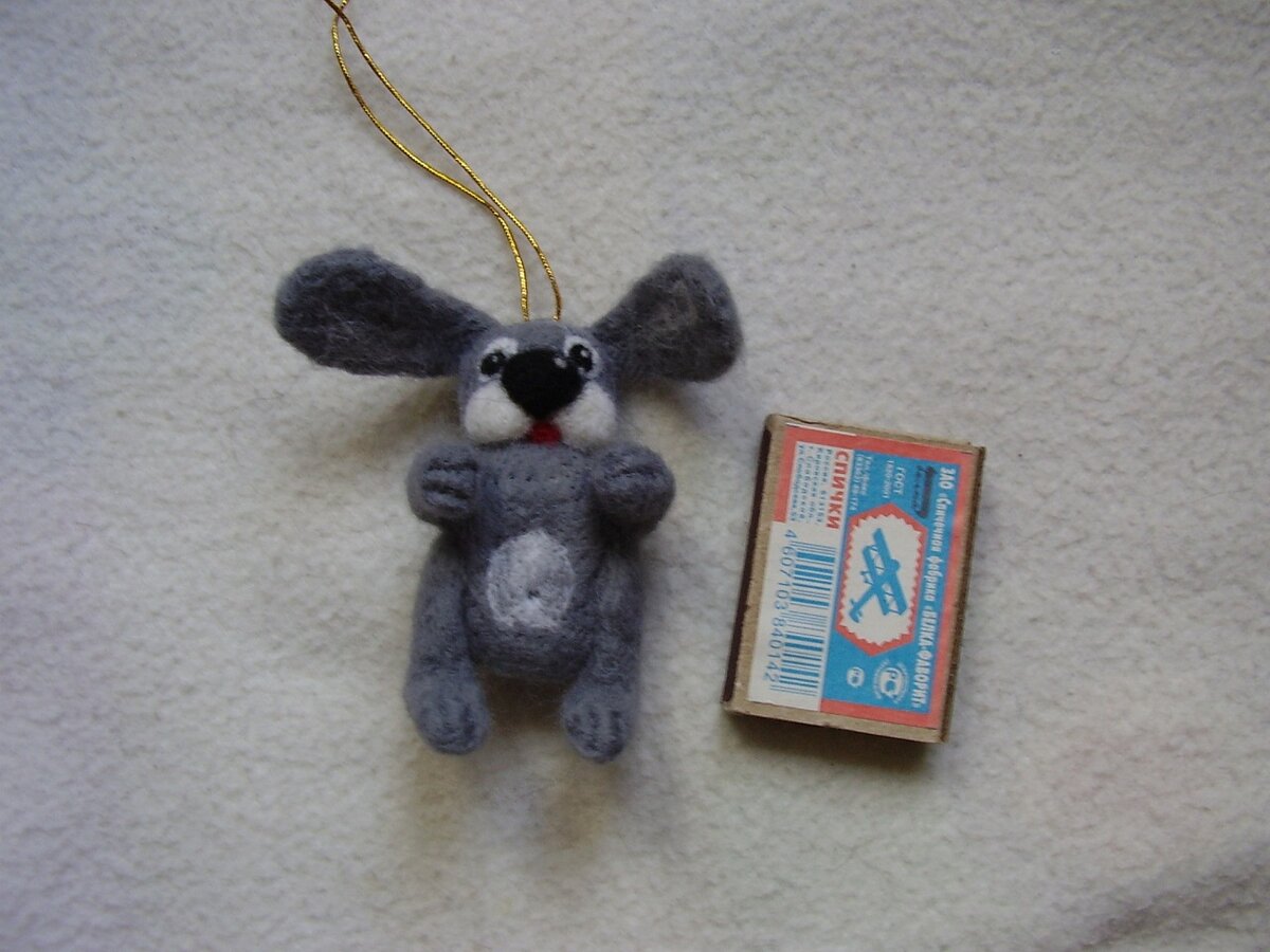 Эдакие уродливые игрушки. Но я и ими гордилась, потому что было жутко интересно