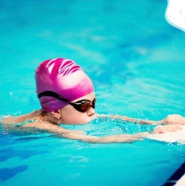 МИФ: если девочка будет плавать 🏊‍♀️у неё будет мужская фигура, огромные плечи😆