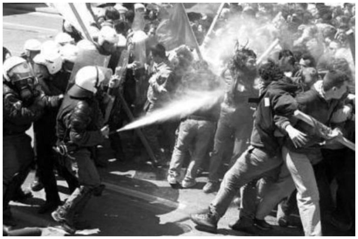 Столкновение милиции с митингующими в СССР.