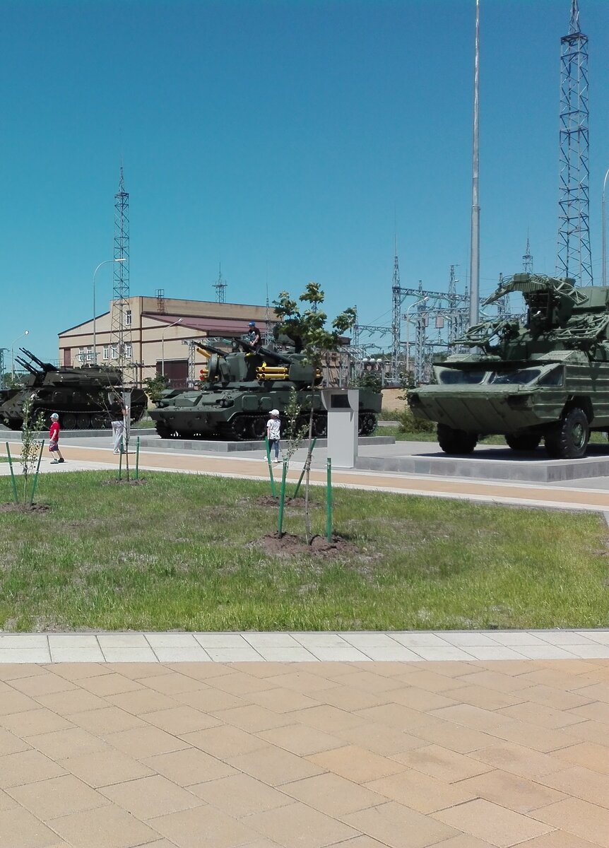 За последнее время город очень преобразился, появилось много интересных объектов. На фото выше музей военной техники под открытым небом «Патриот». 