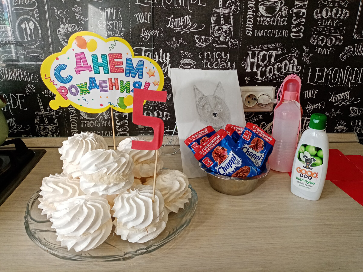 Подарили розовую бутылку для прогулок, сказали, что не было мужского цвета😵