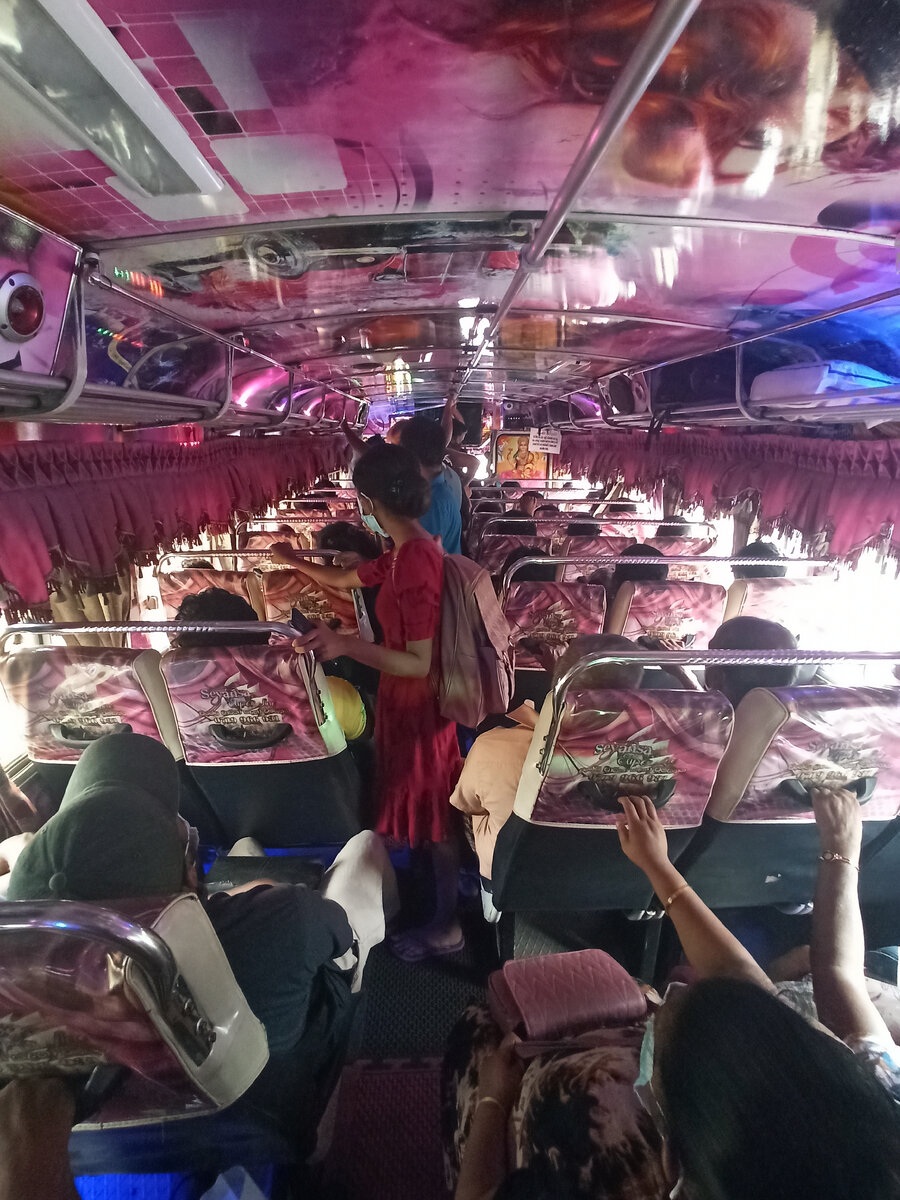 внутри автобуса