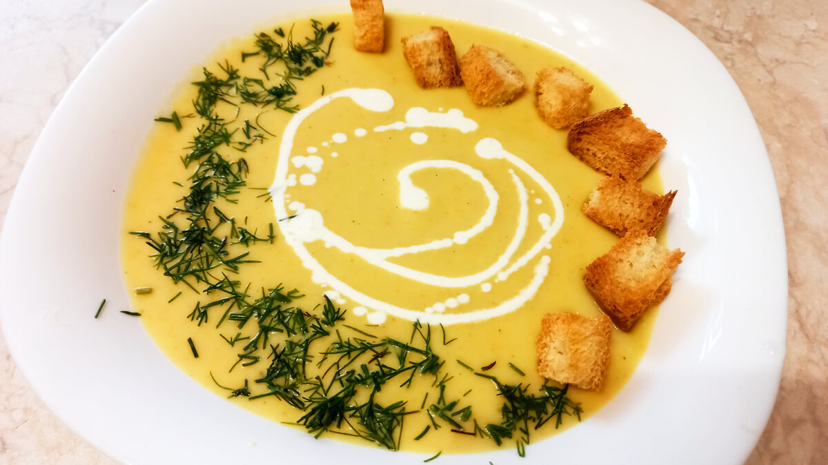 Нежнейший, просто бархатный, суп из кабачка