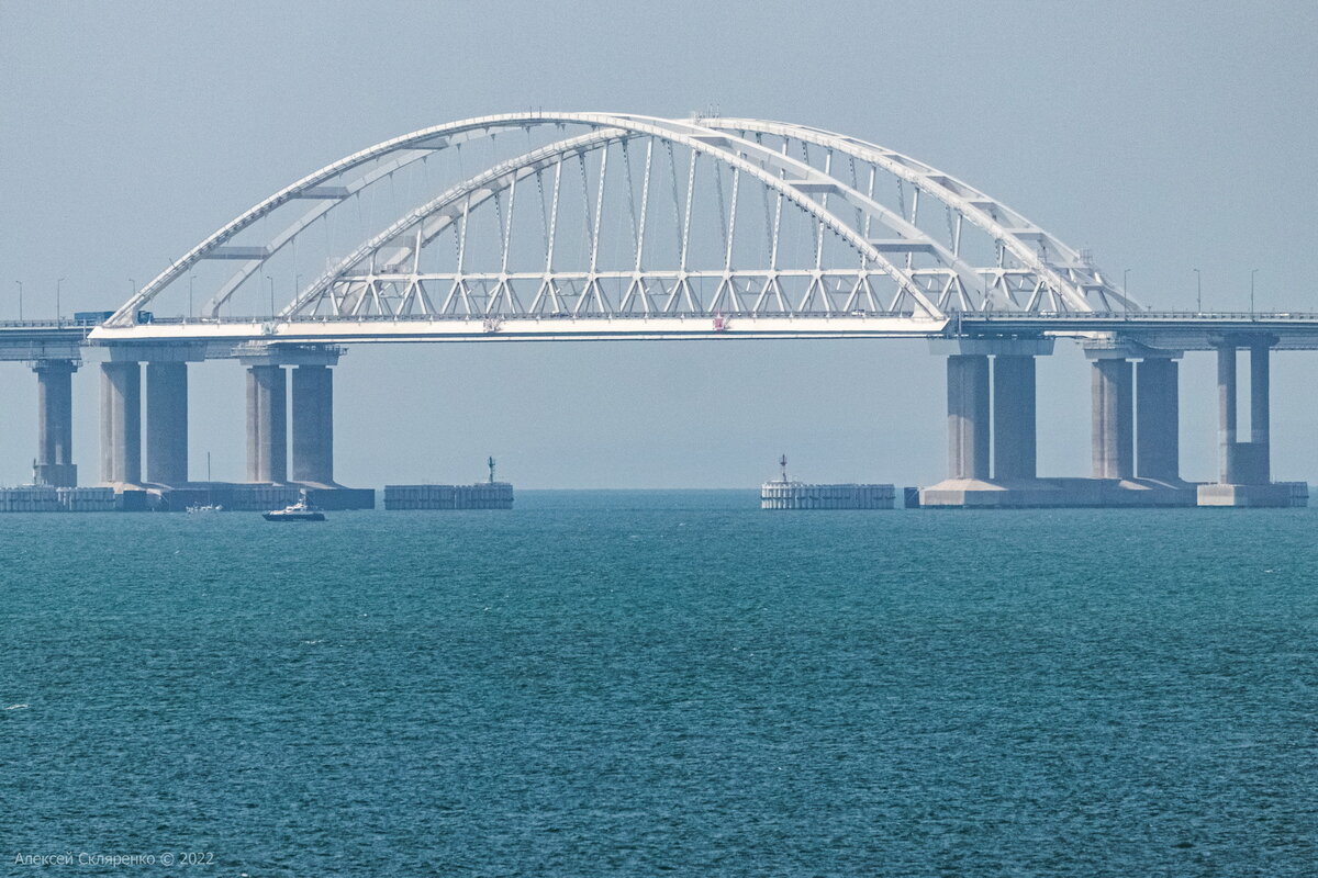 Под крымским мостом