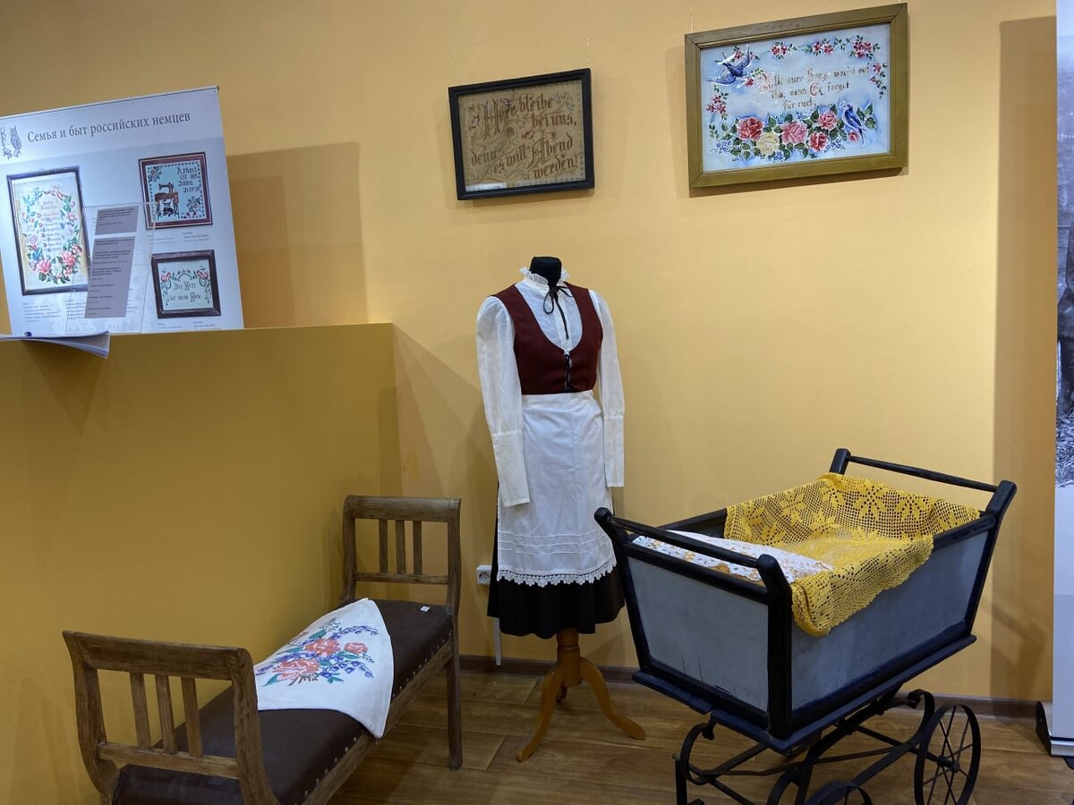    В Оренбурге в мегамолле «Армада» открылась выставка «Немцы в российской истории» Андрей Севостьянов