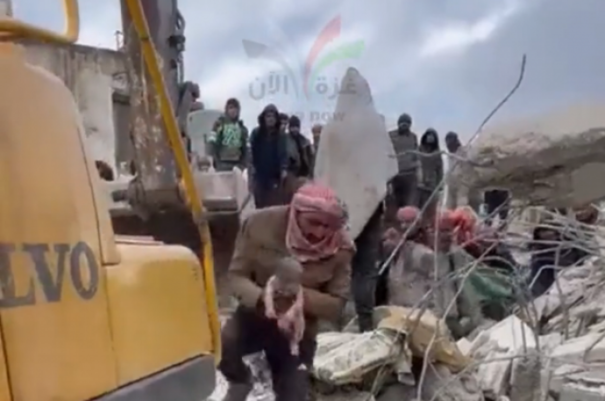    Новорождённого ребёнка спасли из-под завалов после землетрясения в САР