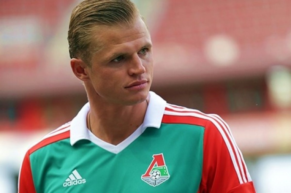    Футболист Тарасов рассказал, что разрешает жене читать его переписки