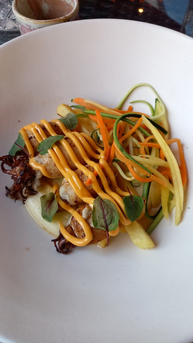 Это тоже просто красивая еда из питерского ресторана