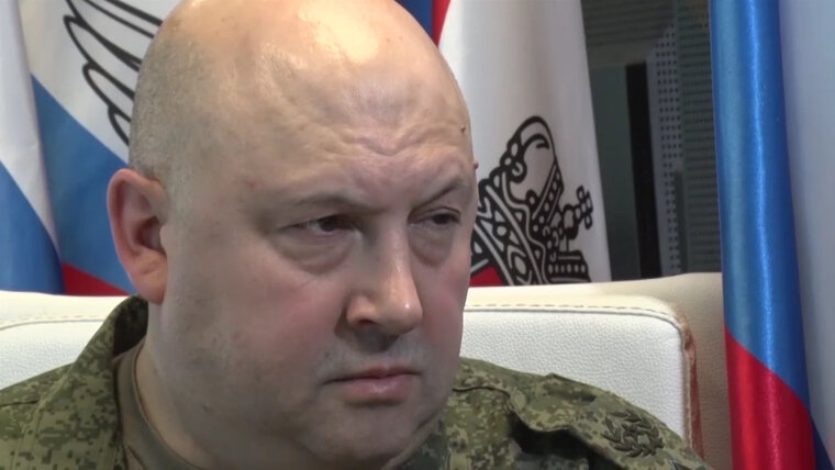    Статус Сергея Суровикина не предполагает отдыха, он продолжает работать