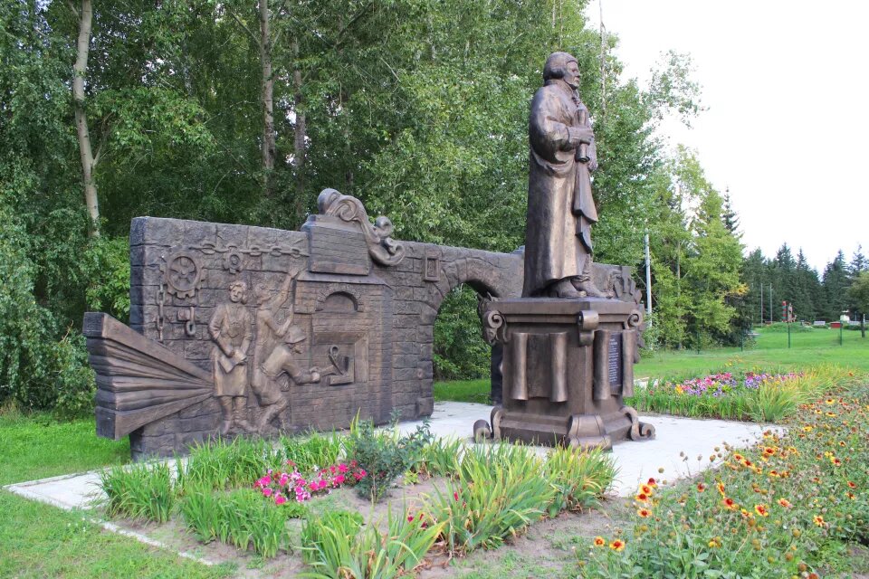 Памятник начальнику Колывано-Воскресенских горных заводов Андрею Порошину. Источник: Евгения Кочеткова