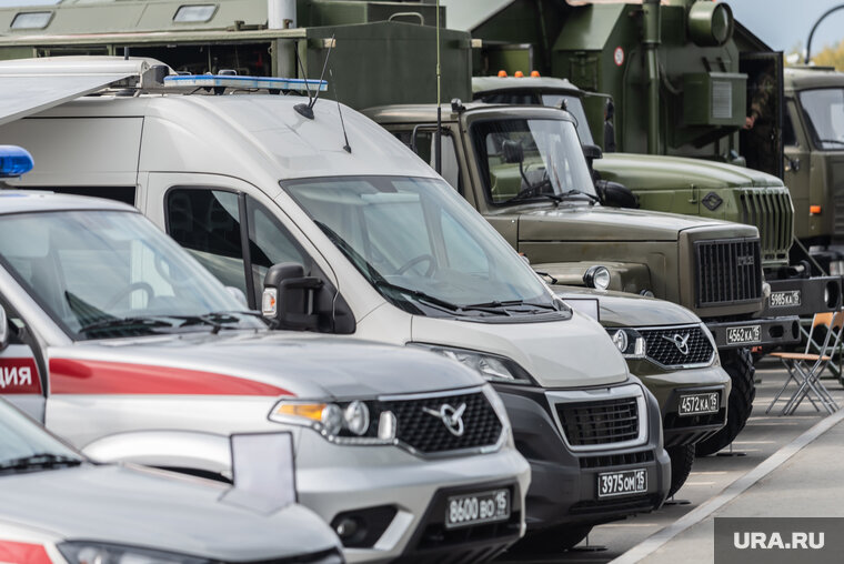    Выставка военной техники и спецмашин у ЭКСПО